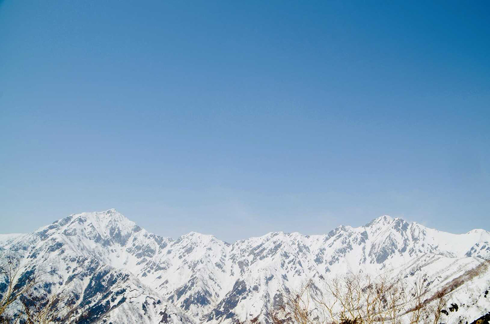 遠見尾根から見る五竜岳、鹿島槍の雪山登山