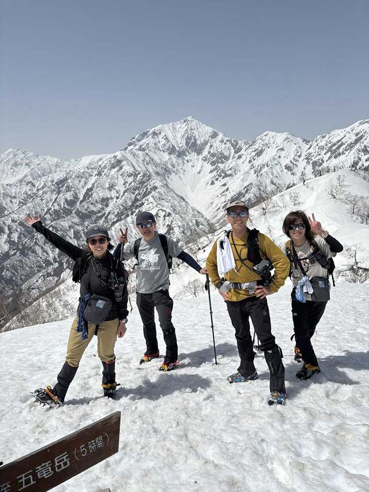 小遠見山鹿島槍バックに撮った写真 鹿島槍バックにと
小遠見山まで来ると絶景